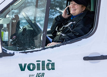 Voilà par IGA teammate notifies her client before arriving.